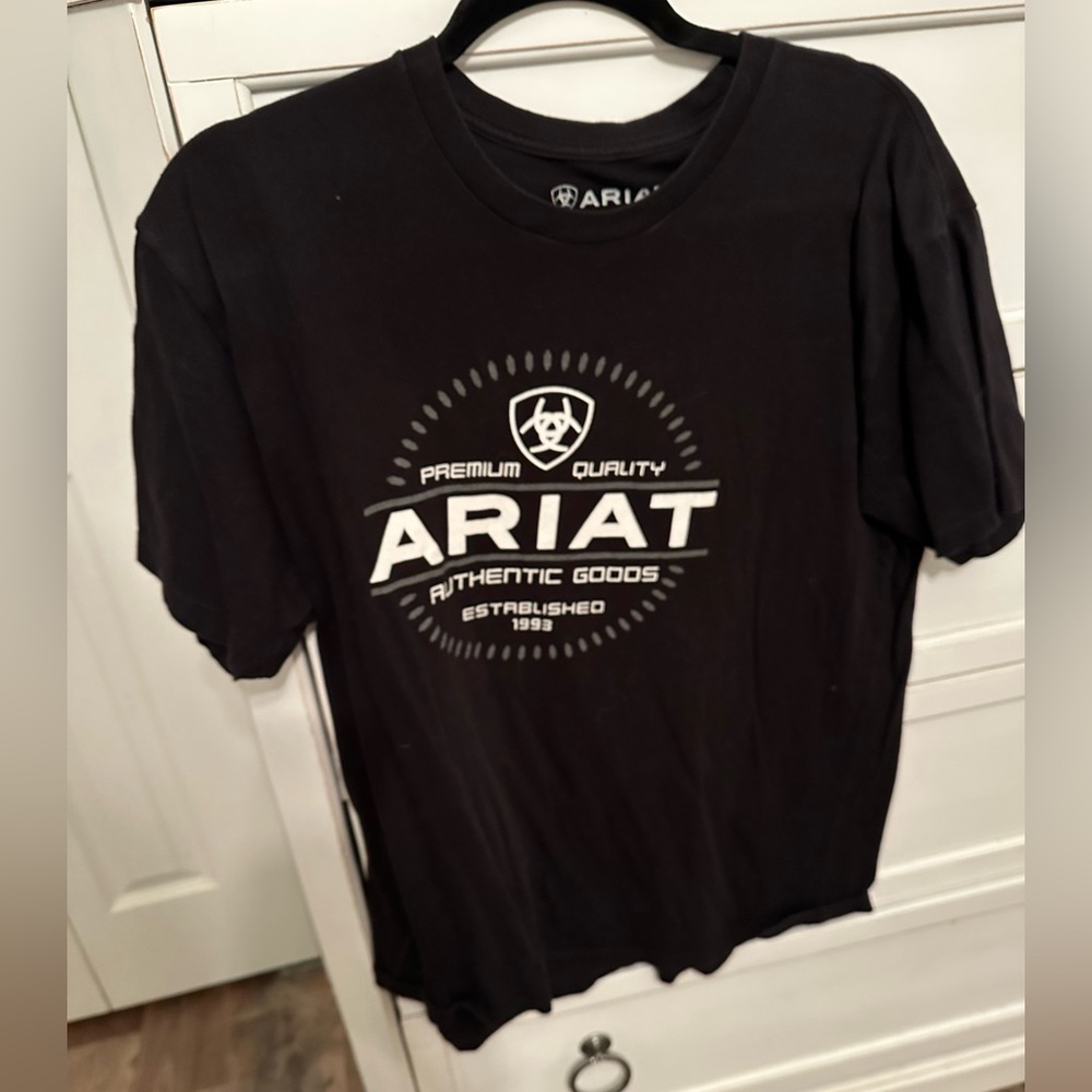 Large Ariat shirt